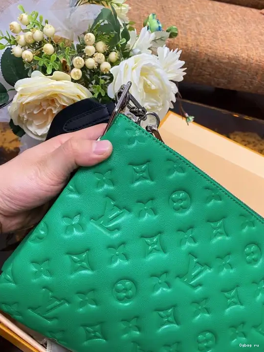 VUITTON LOUIS PM COUSSIN 0702